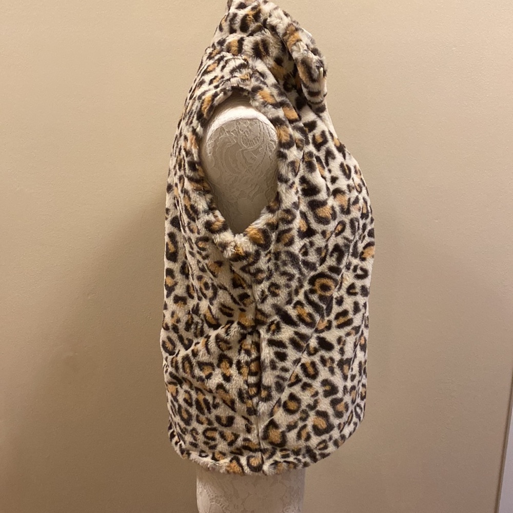 Katydid leopard faux vest - Picture 3 of 7